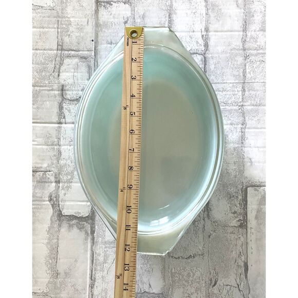 Pyrex Turquoise Snowflake 2.5 qt Casserole with Lid (small chip) - Picture 8 of 10